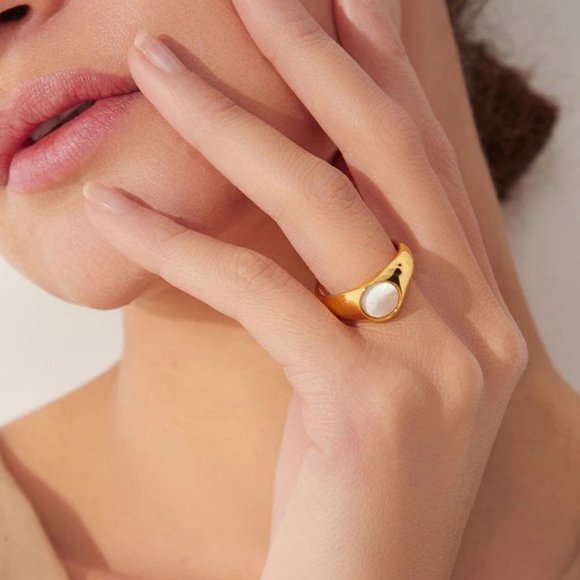 New 18K Gold Plated Mother Of Pearl Signet Ring - Picture 3 of 7